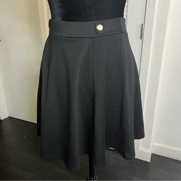 EUC New Look Black Elastic Waist Pleated A-Line Skater Mini Skirt Size UK 6 US 2 - Picture 1 of 10